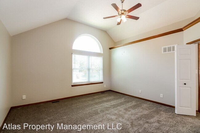 Building Photo - 3 br, 3 bath House - 704 Canter St