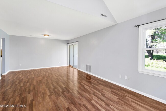 Building Photo - 6 Stowe Ct