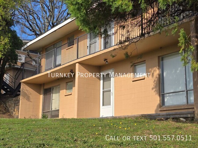 Building Photo - 4700 Lynn Ln