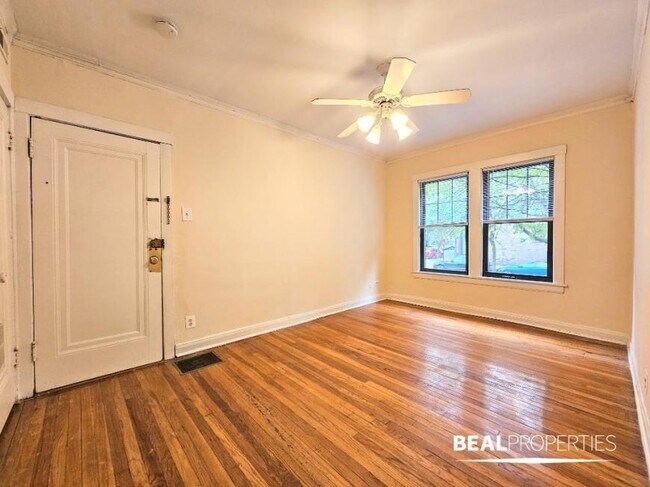 Building Photo - 1 bedroom in CHICAGO IL 60657
