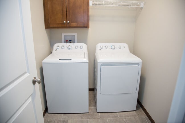 Building Photo - 6353 Pawnee Ln