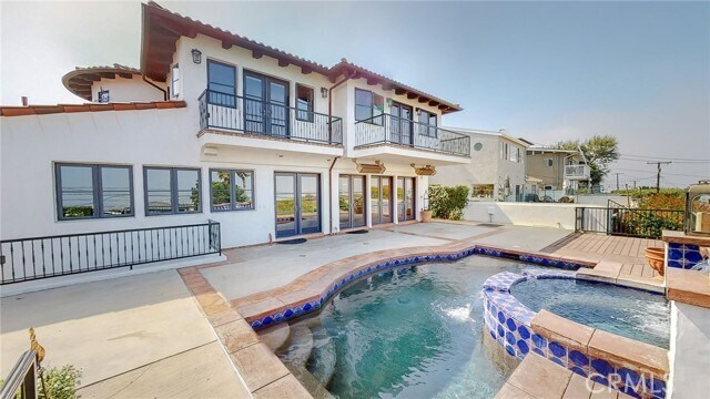 Building Photo - 227 Pso De Granada