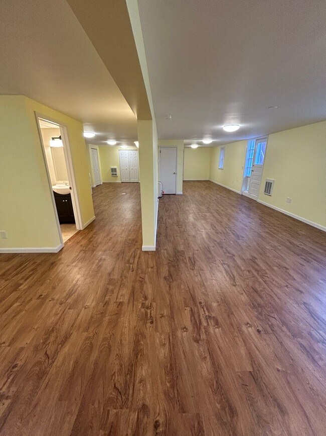 Building Photo - 3 bedroom, 3 bath house located in Park Forest