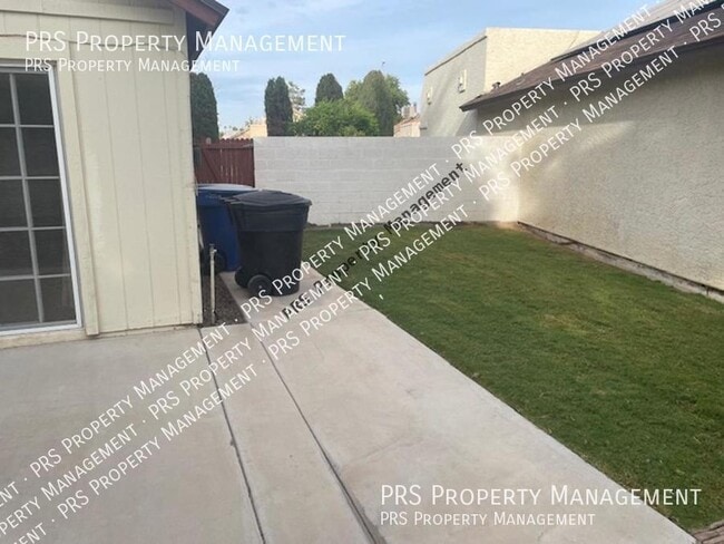 Building Photo - 1623 N Comanche Dr