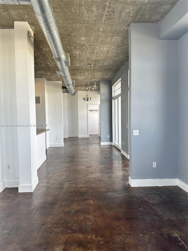 Building Photo - 1791 NE Miami Gardens Dr