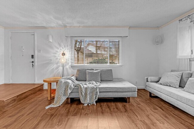 Building Photo - Welcome to your Private Retreat in Citrus Heights!