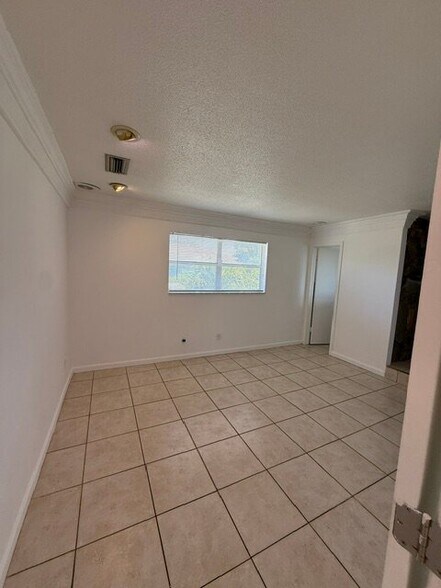 Building Photo - 1020 N 18th Ct