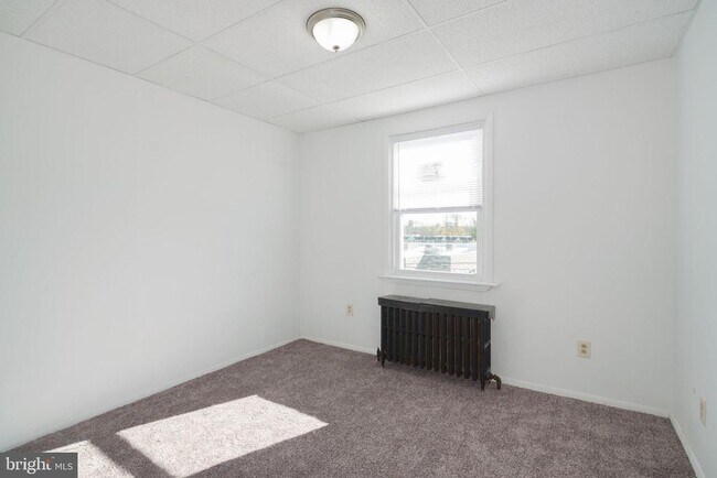 Building Photo - 3027 W 9th St