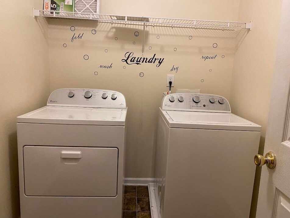 Building Photo - 2858 Parkway Close