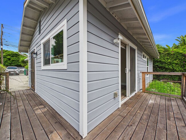 Building Photo - Brand New 1BD/1BA ADU with Private Deck, In-Unit Laundry & Parking – Prime Oakland Location