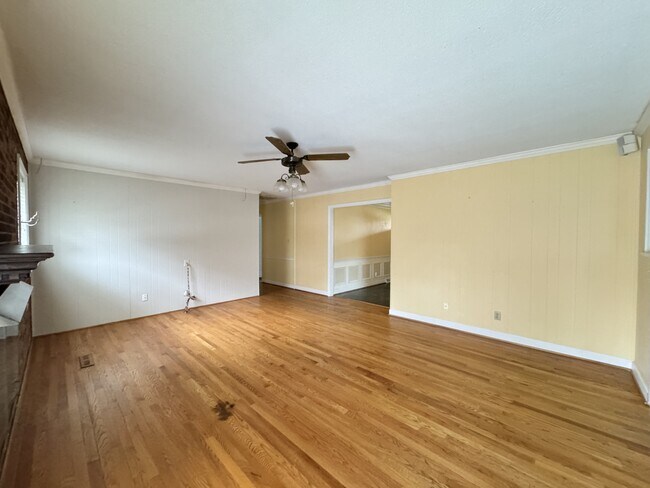 Building Photo - 1032 Belmorrow Dr