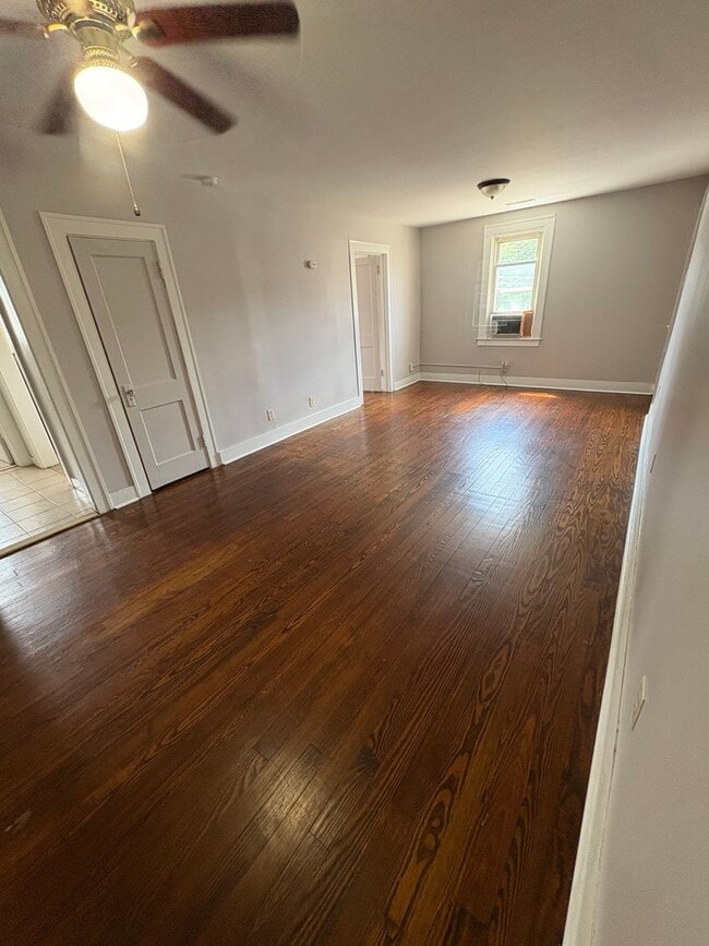 Building Photo - Maple1511-1513