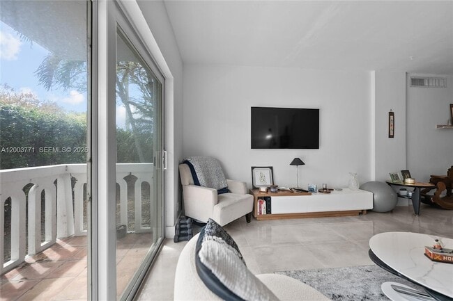 Building Photo - 100 Edgewater Dr