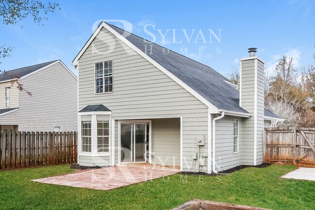 Building Photo - Enjoy living the good life in this 3 bedroom, 2 bathroom home