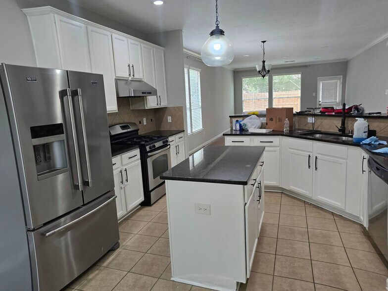 Building Photo - 20126 Breezy Oak Ct