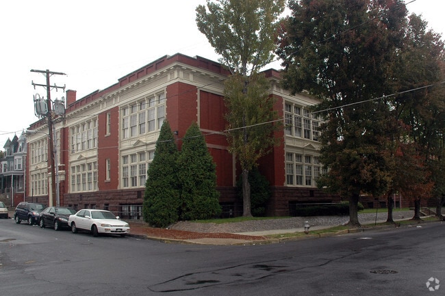Building Photo - Grammary Court Apartments