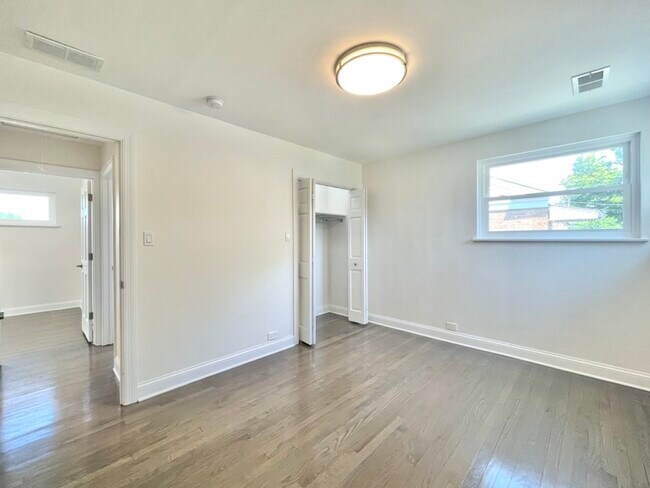 Building Photo - 7033 Simpson St