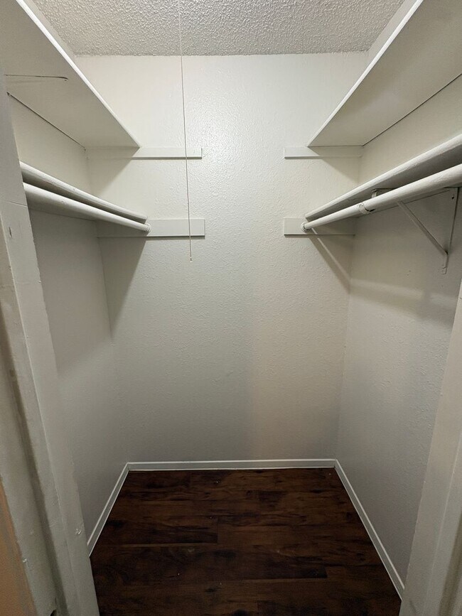 Building Photo - 806 Sirocco Dr