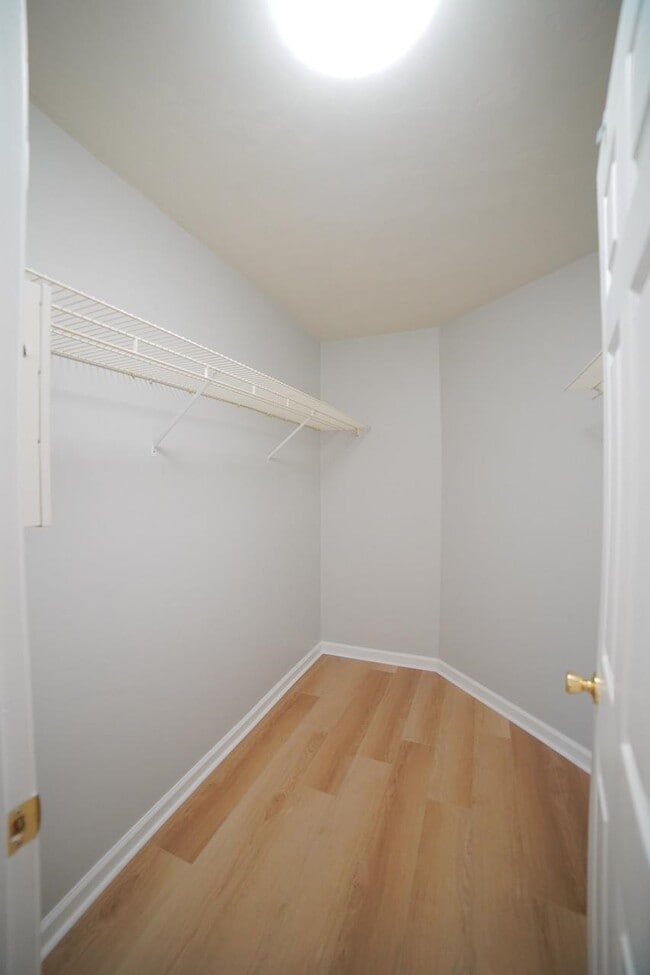 Building Photo - 1121 Mosswood Chase