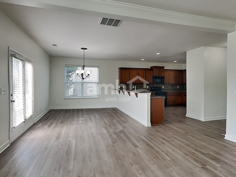 Building Photo - 3013 Corrona Ln