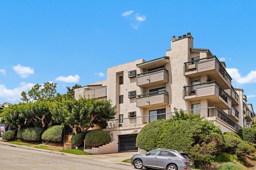 Building Photo - 3903 California St