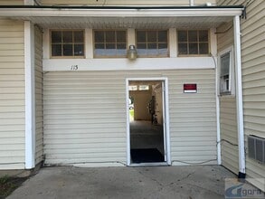 Building Photo - 115 Sycamore St