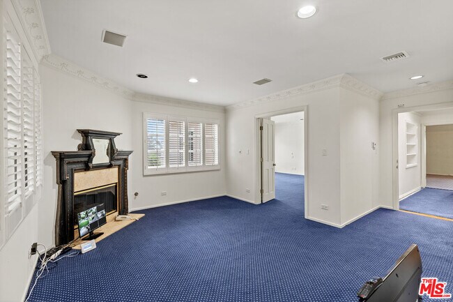 Building Photo - 710 Alta Dr