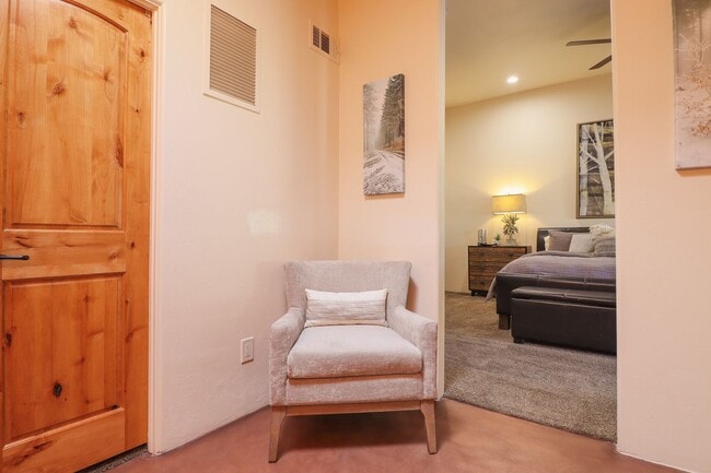 Building Photo - Contemporary Desert Beauty with Pool