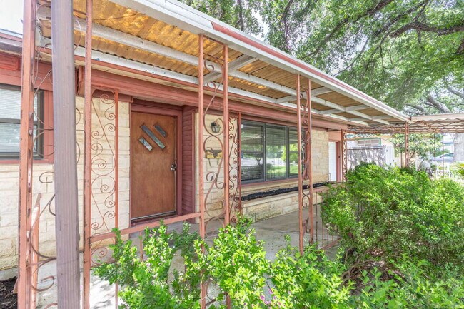 Building Photo - 422 Sandalwood Ln