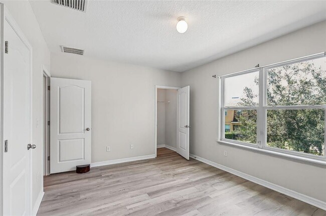 Building Photo - 12713 Lexington Ridge St