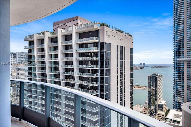 Building Photo - 1000 Brickell Plaza