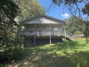 Building Photo - SOUTH KNOX CHARMER ...  2 BEDROOM AND 1 BATH