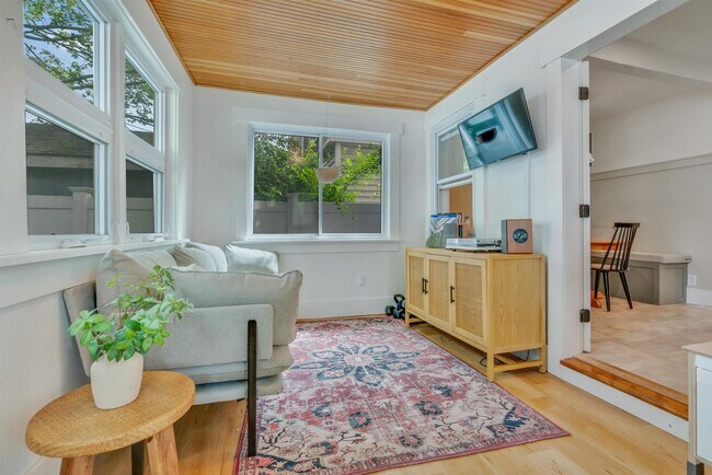 Building Photo - 15 Woodbury Ave