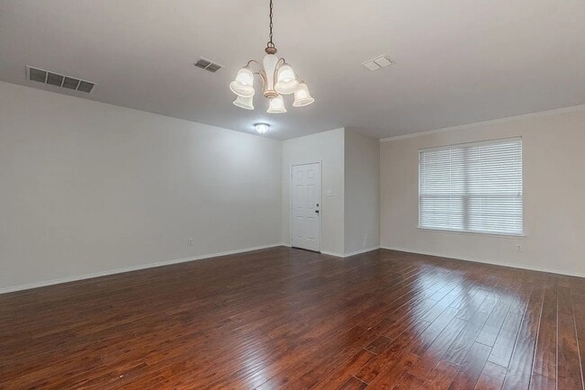 Building Photo - 5828 Pebble Ridge Dr