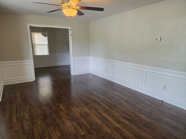 Building Photo - 5215 Redwood Dr