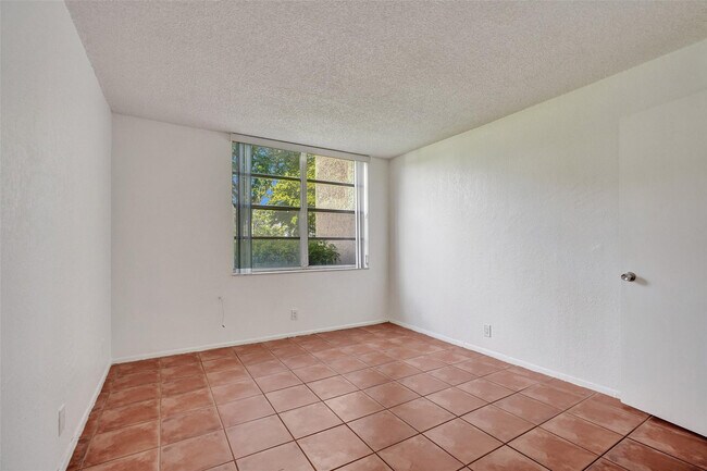 Building Photo - 9481 Evergreen Pl