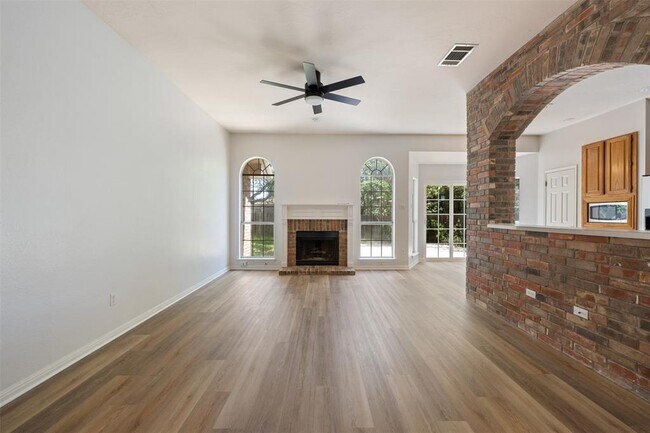 Building Photo - 11032 Crossland Dr