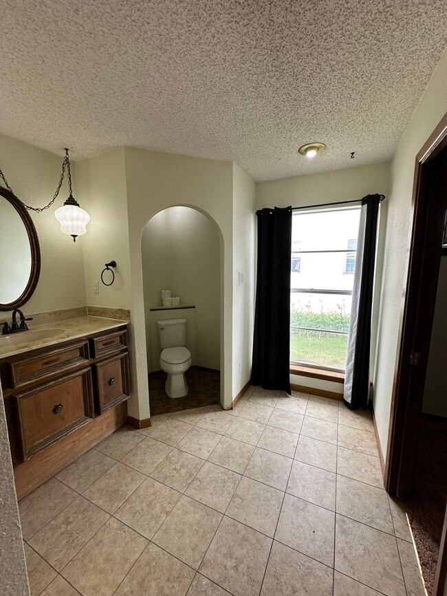 Building Photo - A Large 2 Bed with Sauna and walk in Jacuzzi! Large Rec Room!
