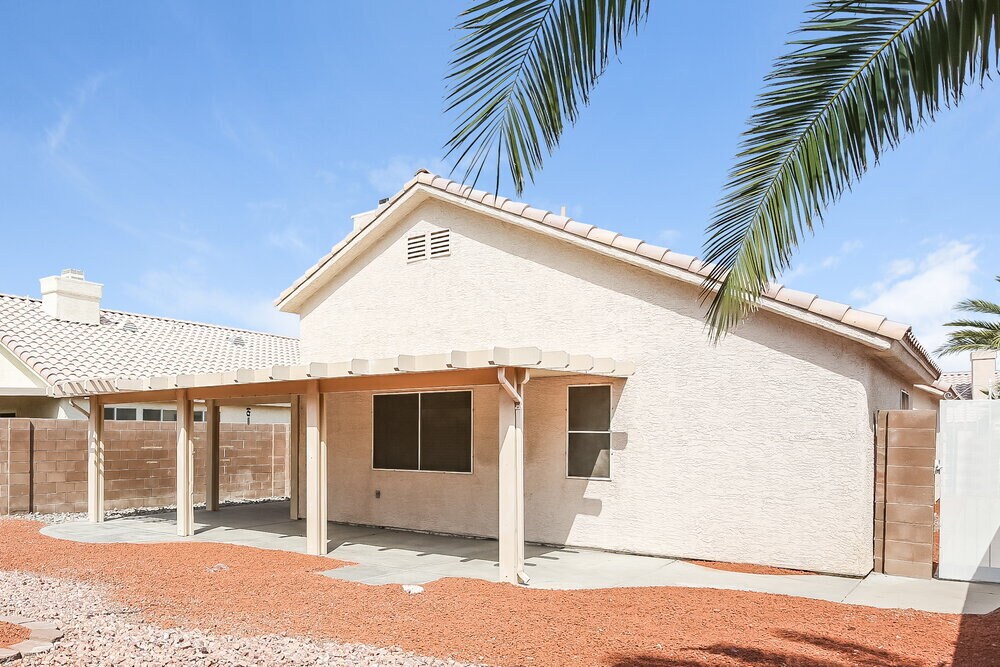 Building Photo - 4445 Cielo Ln