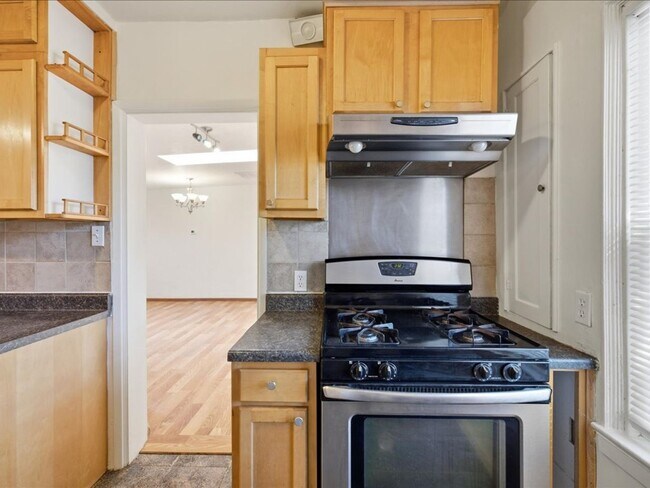 Building Photo - 4413 E Whitman St