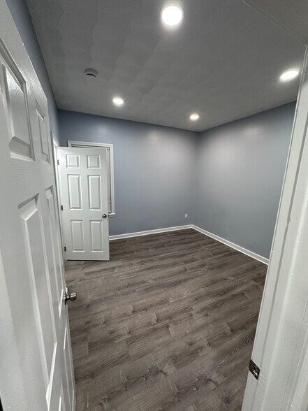 Building Photo - 143 Jencks St