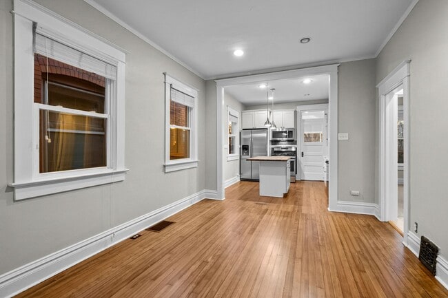 Building Photo - 573 S Pearl St