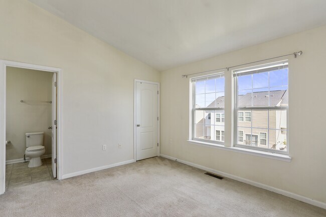 Building Photo - 18 Chillingham Ct
