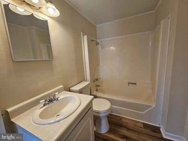 Building Photo - 1819 Picadilly Circus