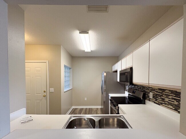 Building Photo - Spacious renovated 3-Bed, 2-Bath in VOB Riverview