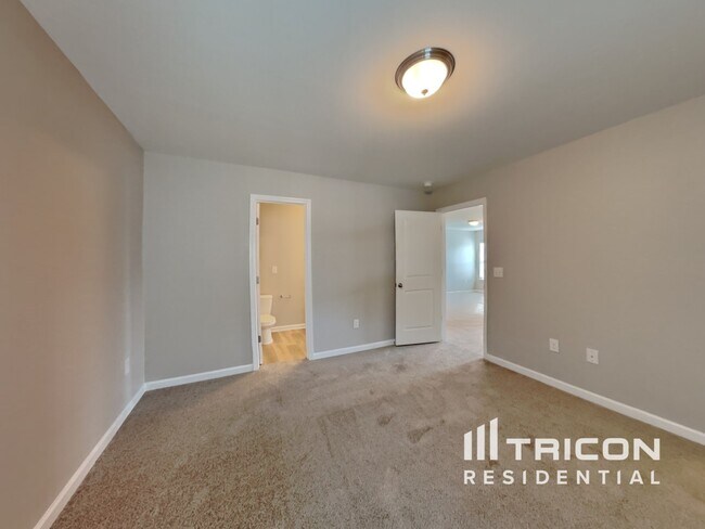 Building Photo - 151 N Great White Way