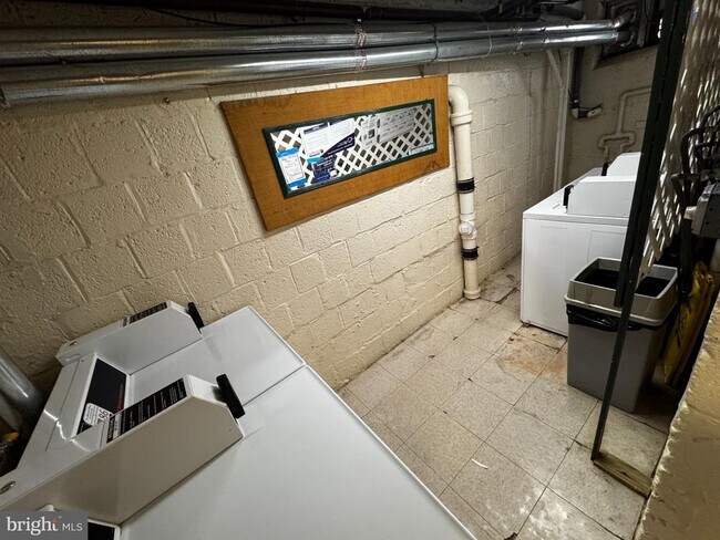 Building Photo - 24 S Old Glebe Rd