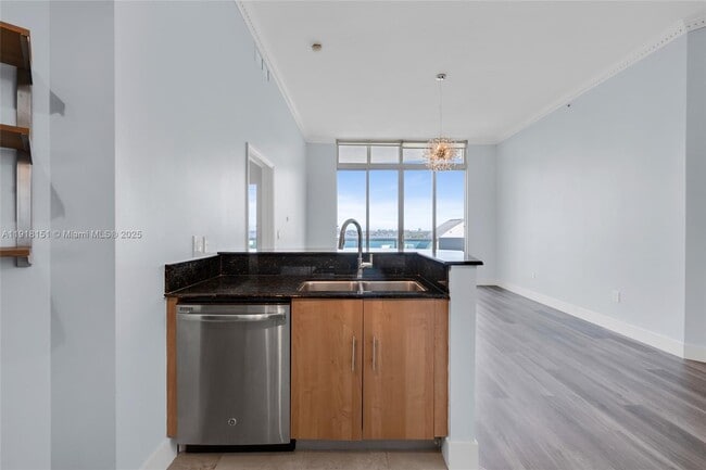 Building Photo - 7900 Harbor Island Dr