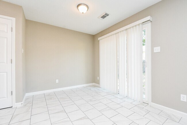 Building Photo - 7818 Summer Pl Dr