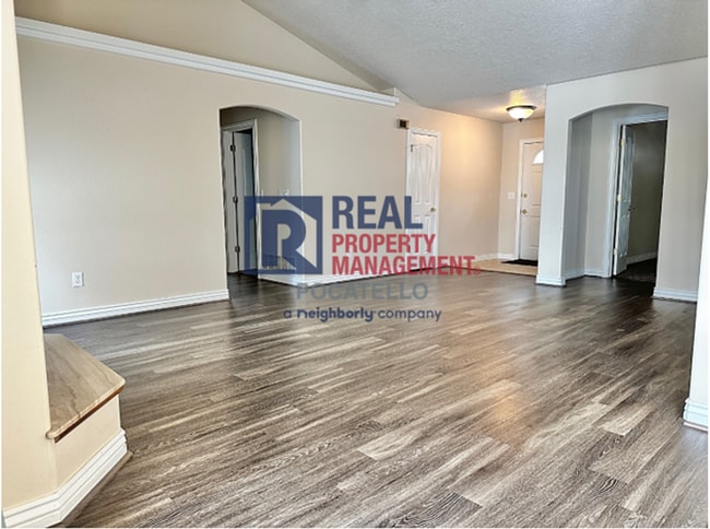 Building Photo - Beautiful 4 bedroom 3 bath house - attached garage